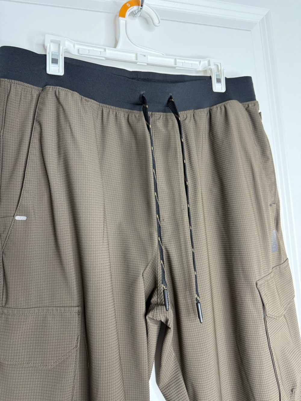 RHÔNE Men's Olive Green Cargo Jogger Pants L NWOT - Picture 2 of 4